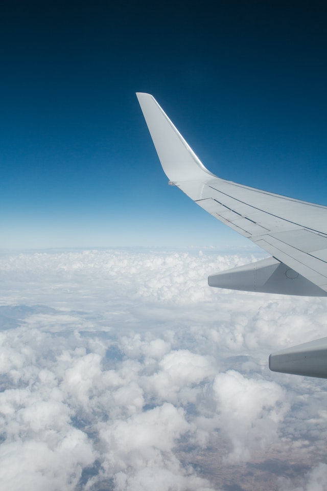 Hoofdpijn tijdens het vliegen: oorzaken en preventie